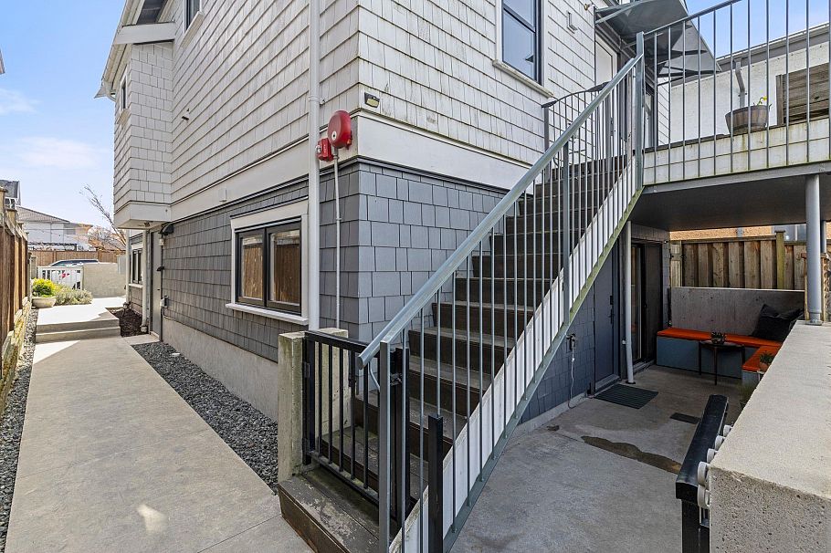 2333 Napier Street Vancouver, BC - 34