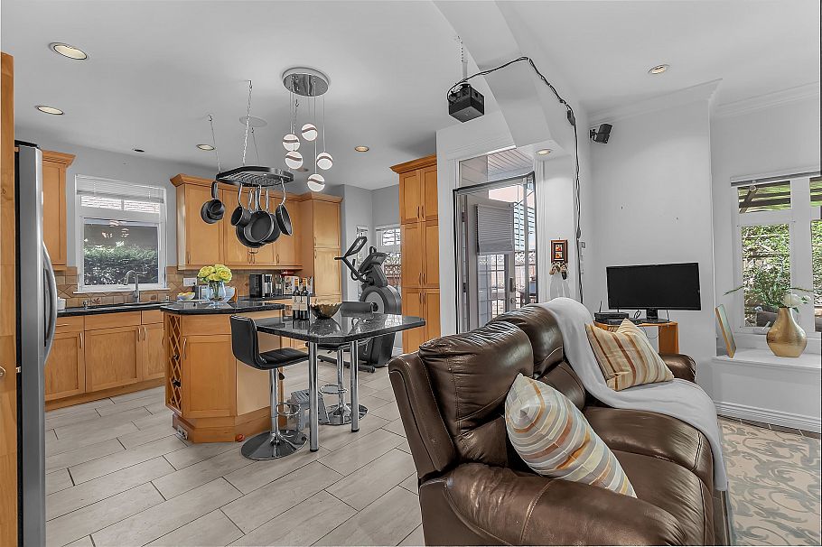 786 W 17th Street North Vancouver, BC - 9