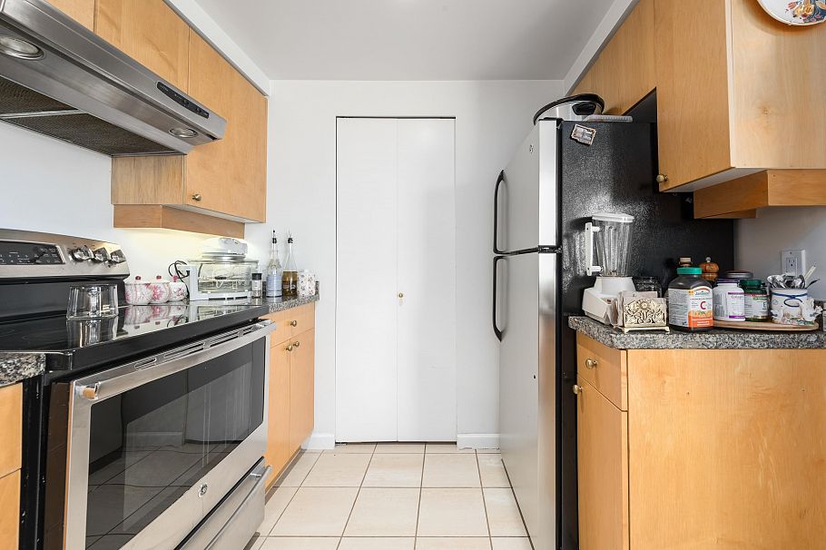 1201 1228 Marinaside Crescent Vancouver, BC - 9