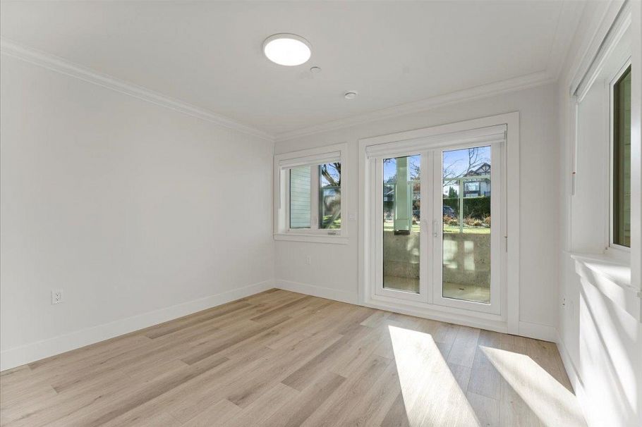 2229 W 16th Avenue Vancouver, BC - 18