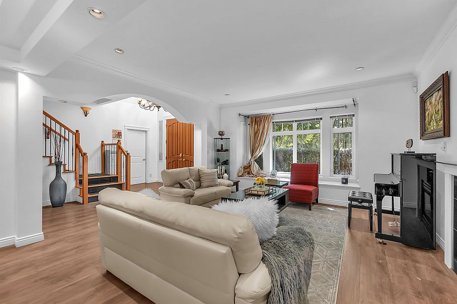 786 W 17th Street North Vancouver, BC - 4