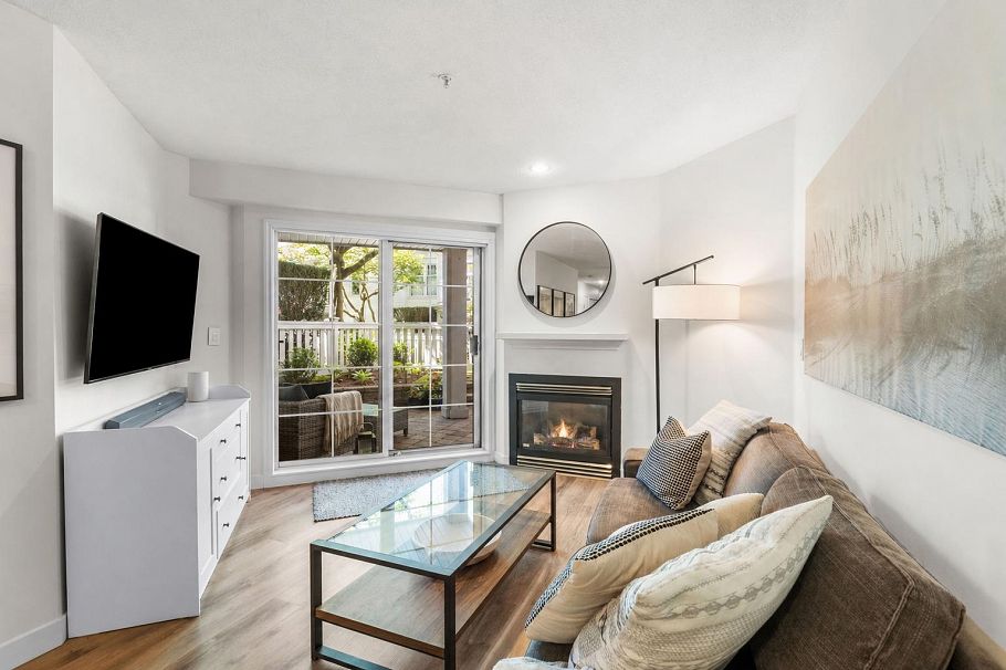 113 147 E 1st Street North Vancouver, BC - 2