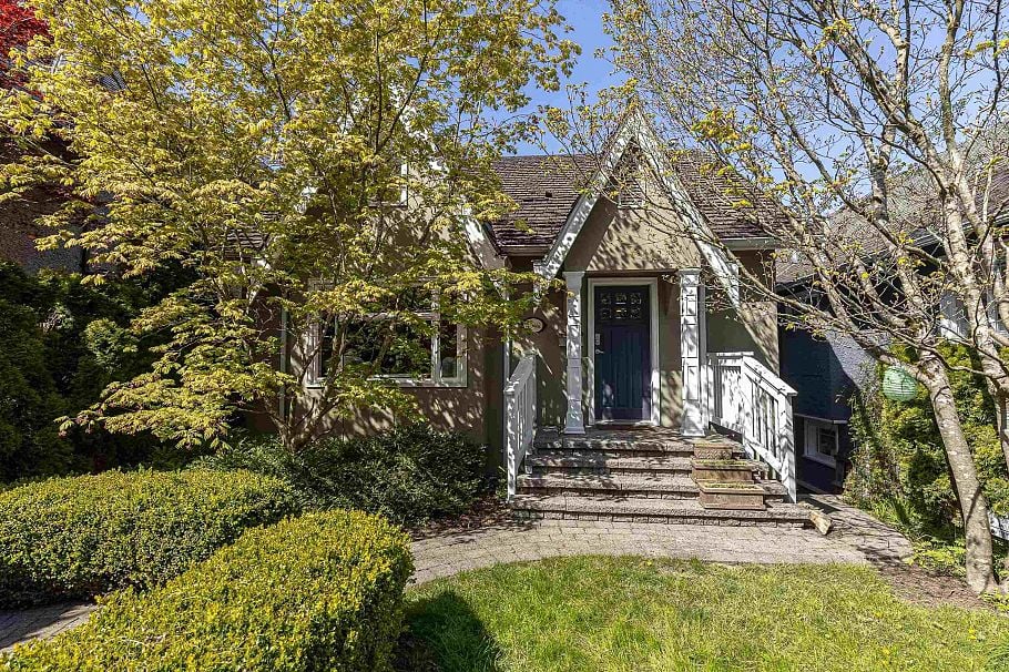 4549 W 12th Avenue Vancouver, BC - 1