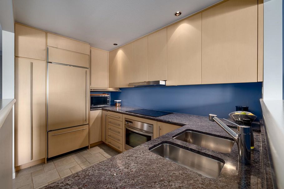 1261 W 7th Avenue Vancouver, BC - 10