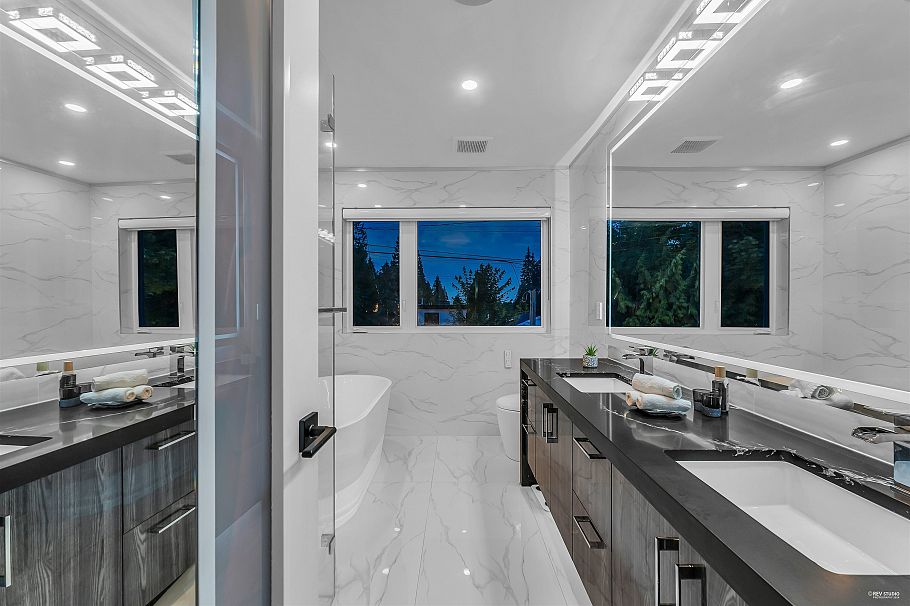 929 Canyon Boulevard North Vancouver, BC - 20