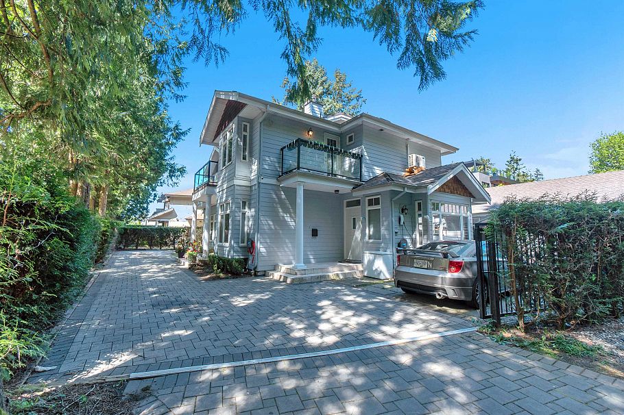 786 W 17th Street North Vancouver, BC - 38