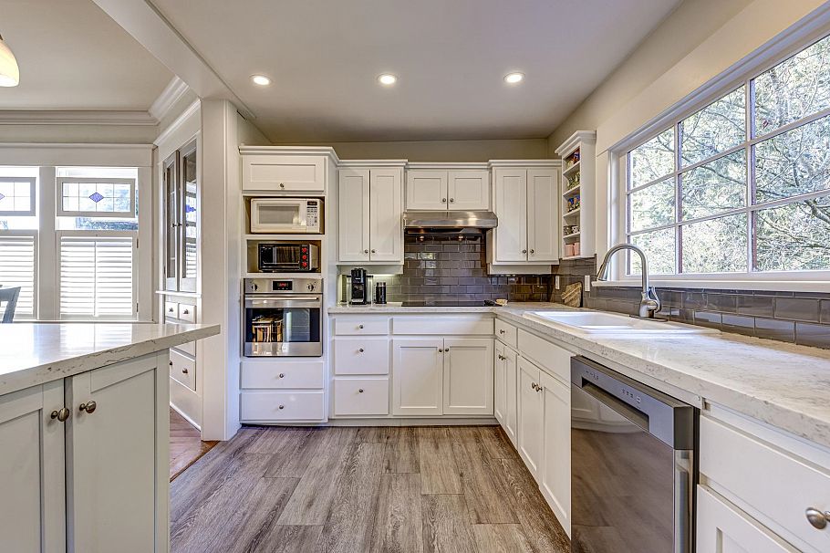 3039 St. Georges Avenue North Vancouver, BC - 11