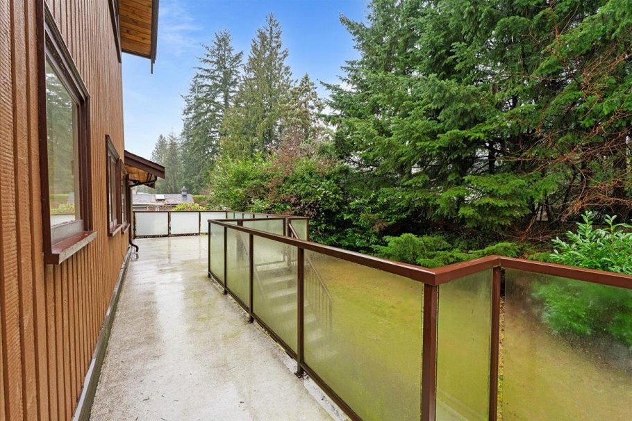 1064 Ruthina Avenue North Vancouver, BC - 39