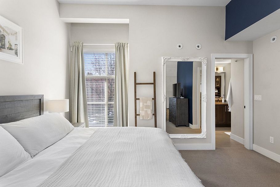 8 3025 Baird Road North Vancouver, BC - 19