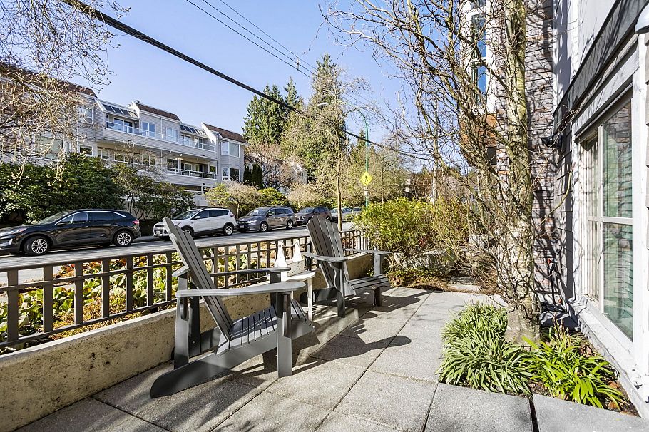 8 3025 Baird Road North Vancouver, BC - 39