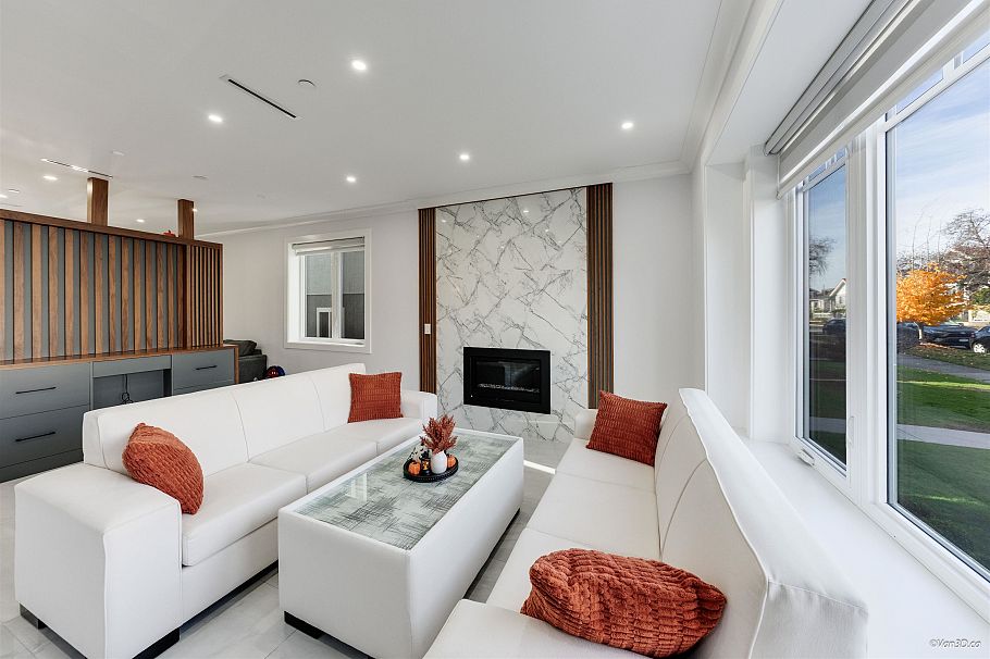 1 926 E 58th Avenue Vancouver, BC - 2