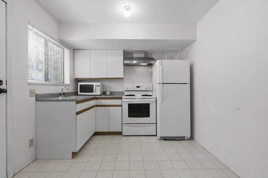 2778 E 47th Avenue Vancouver, BC - 23