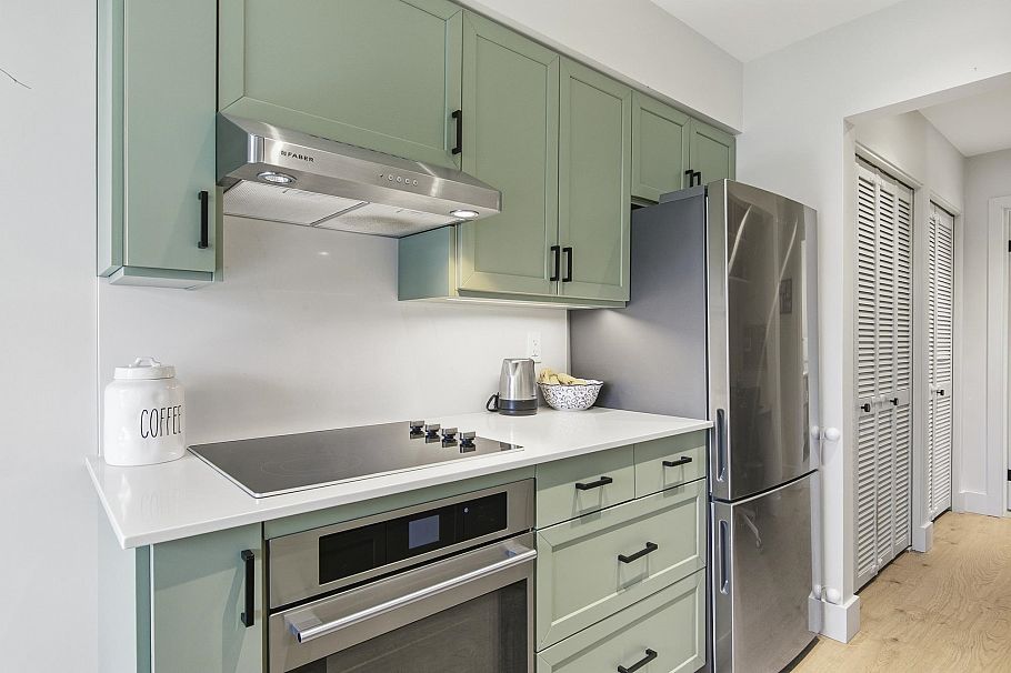 304 1825 W 8th Avenue Vancouver, BC - 9