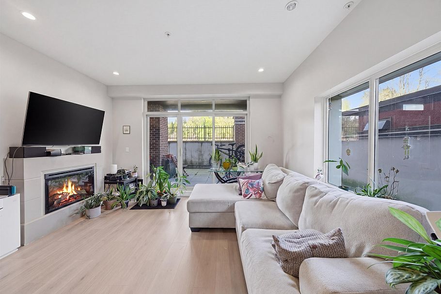 204 1273 Marine Drive North Vancouver, BC - 4