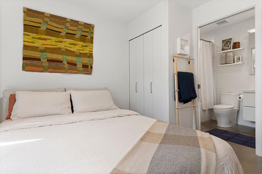 2333 Napier Street Vancouver, BC - 29