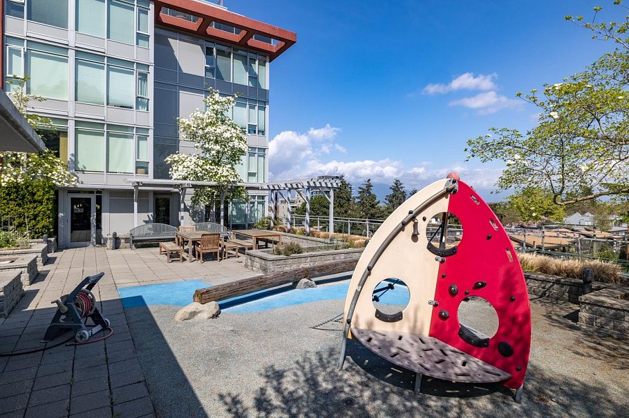 501 2321 Scotia Street Vancouver, BC - 27