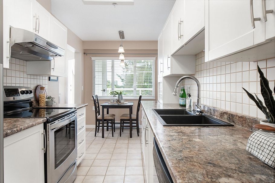 317 2020 Cedar Village Crescent North Vancouver, BC - 13