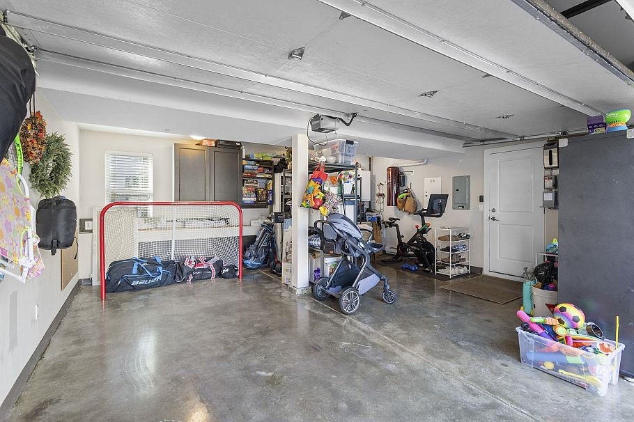 8 3025 Baird Road North Vancouver, BC - 21