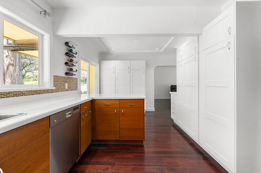 2195 Cortell Street North Vancouver, BC - 24