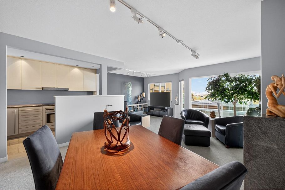 1261 W 7th Avenue Vancouver, BC - 8