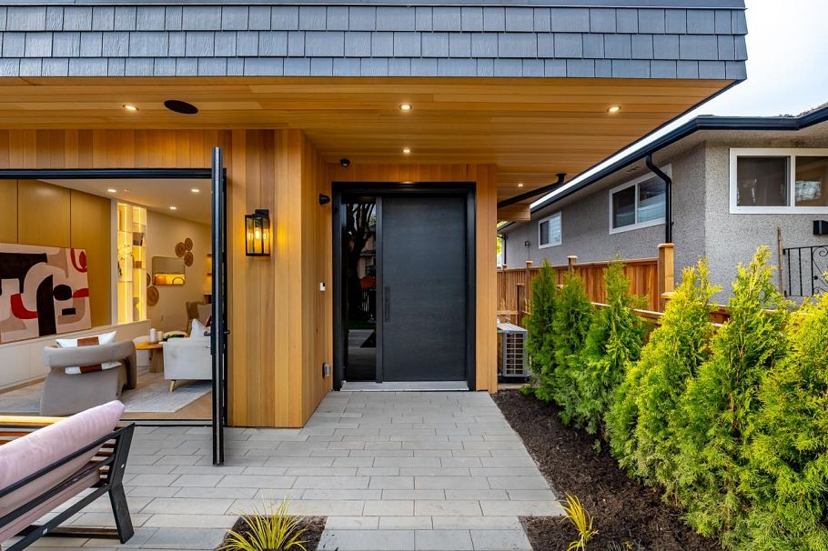 1 3345 W 13th Avenue Vancouver, BC - 2