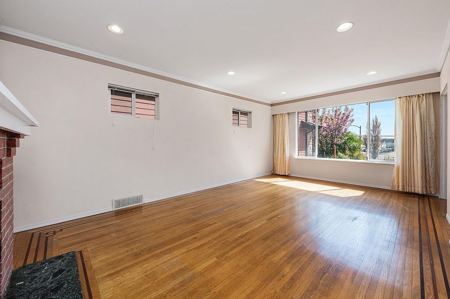 153 SE Marine Drive Vancouver, BC - 5