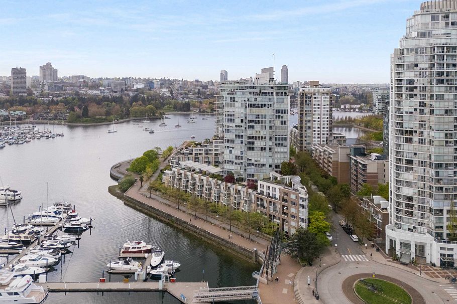 1201 1228 Marinaside Crescent Vancouver, BC - 32