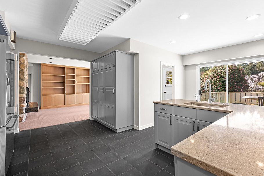 6297 Mackenzie Street Vancouver, BC - 10