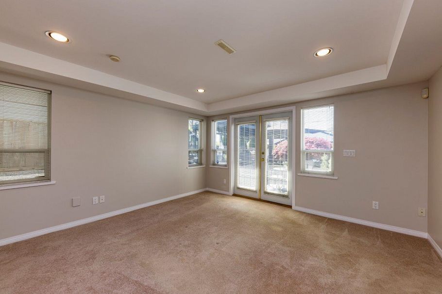 895 E 12th Street North Vancouver, BC - 25