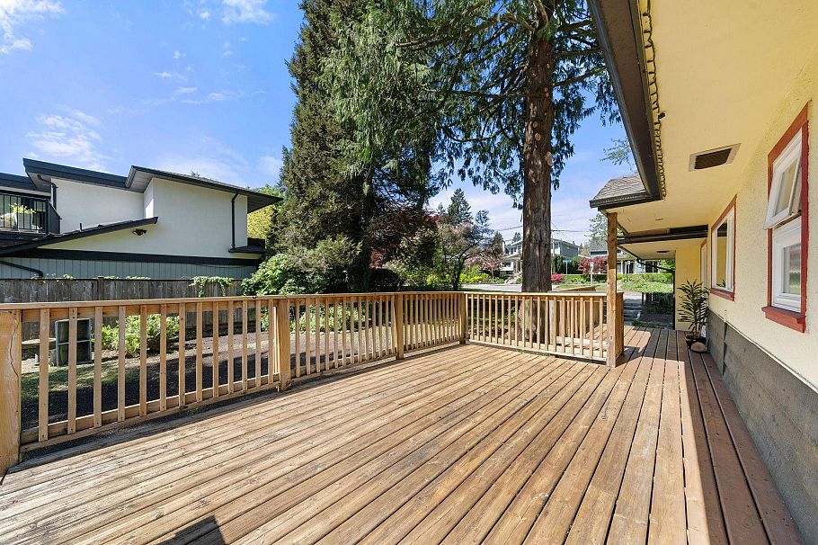 2195 Cortell Street North Vancouver, BC - 40