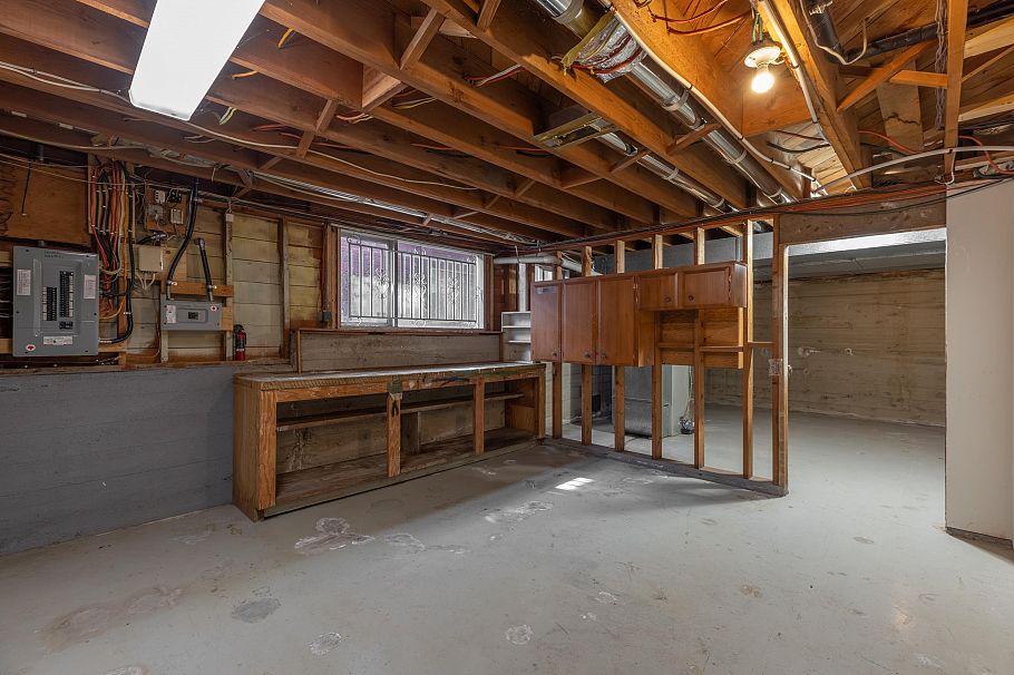 6297 Mackenzie Street Vancouver, BC - 33