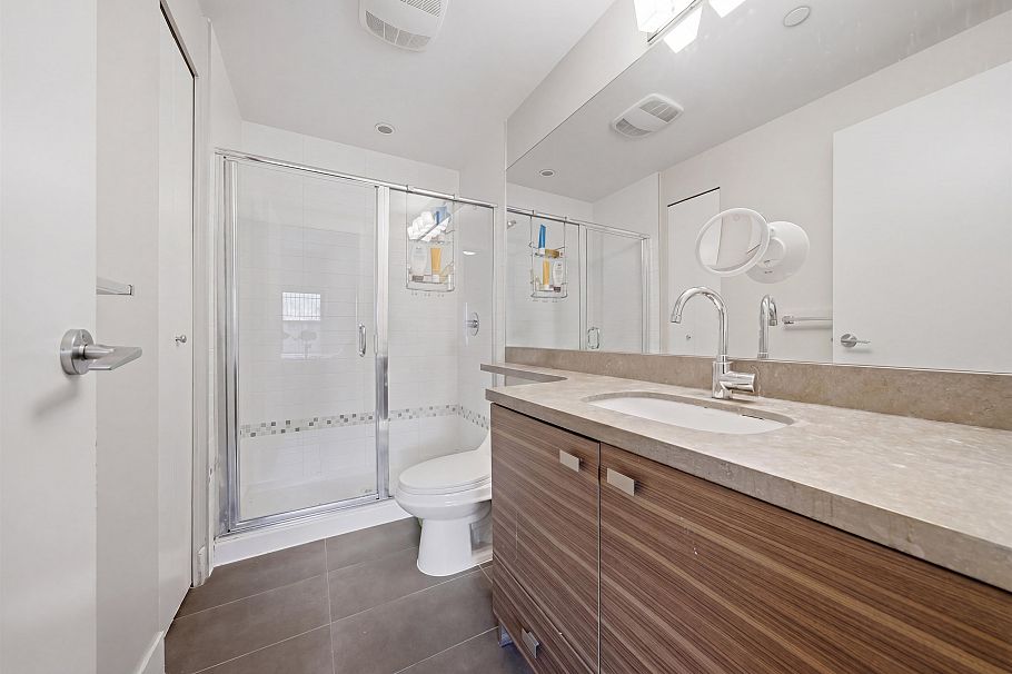 204 1273 Marine Drive North Vancouver, BC - 20