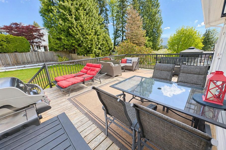 4072 Violet Street North Vancouver, BC - 29