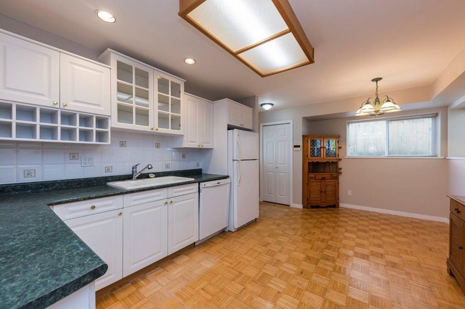 895 E 12th Street North Vancouver, BC - 26