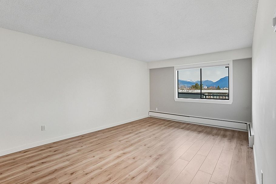 329 710 E 6th Avenue Vancouver, BC - 2