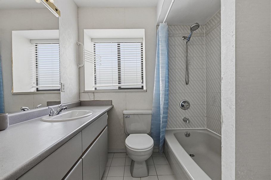 2778 E 47th Avenue Vancouver, BC - 14