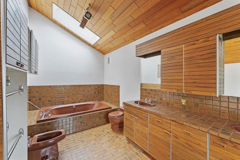 1064 Ruthina Avenue North Vancouver, BC - 27