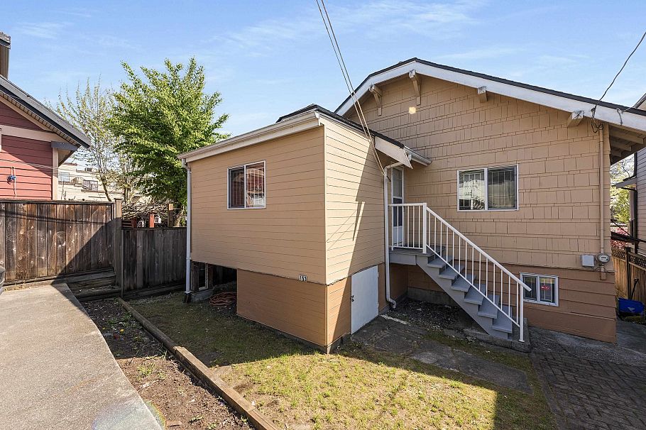 153 SE Marine Drive Vancouver, BC - 24