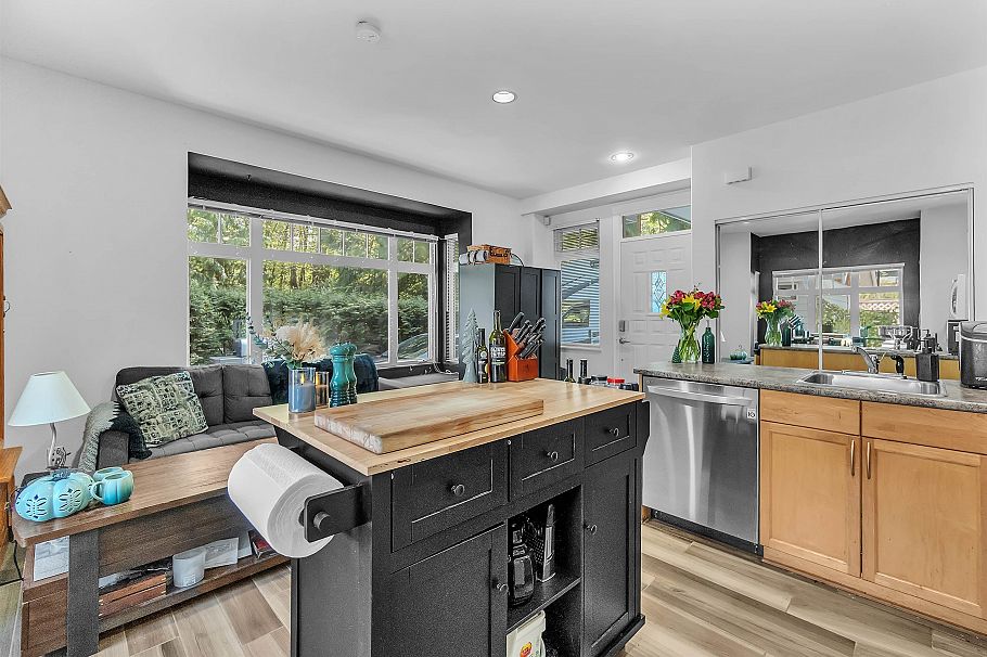 786 W 17th Street North Vancouver, BC - 27