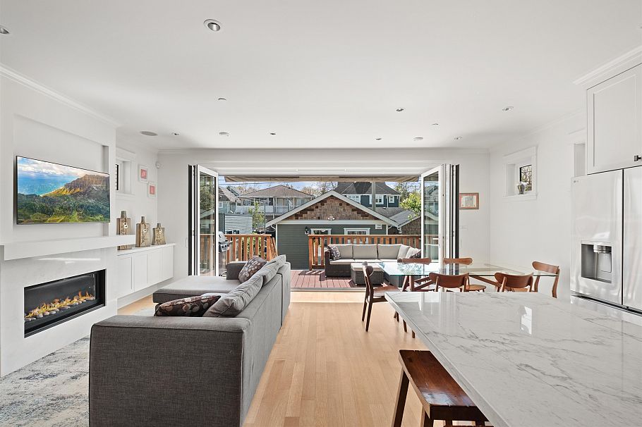 1008 E 14th Avenue Vancouver, BC - 8