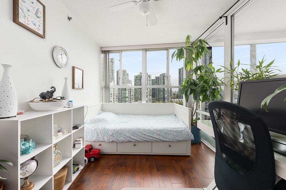 1201 1228 Marinaside Crescent Vancouver, BC - 17