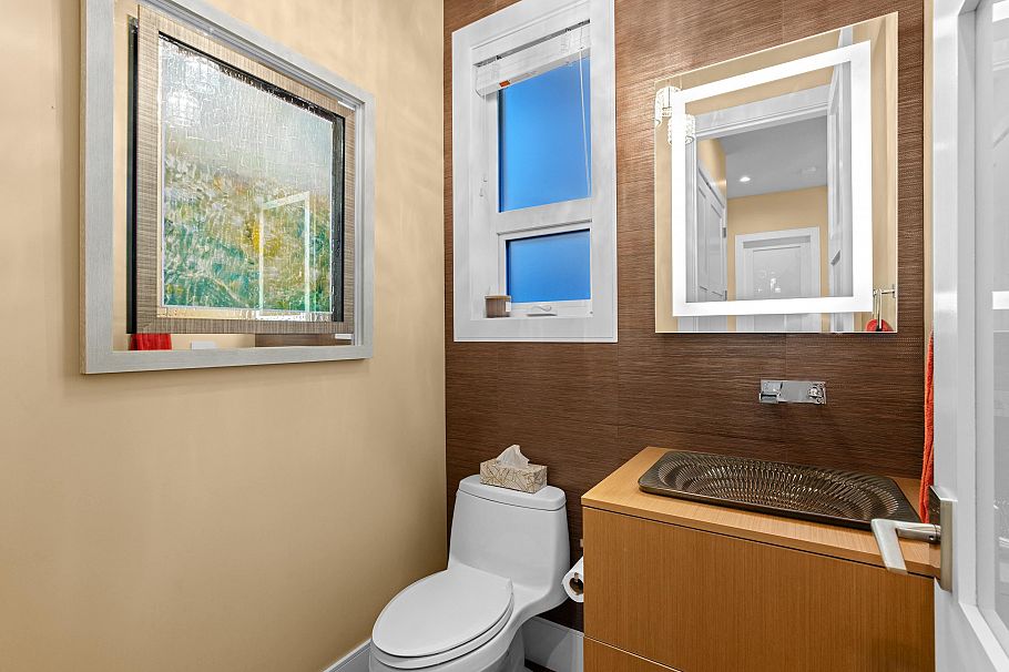 315 E 20th Street North Vancouver, BC - 16