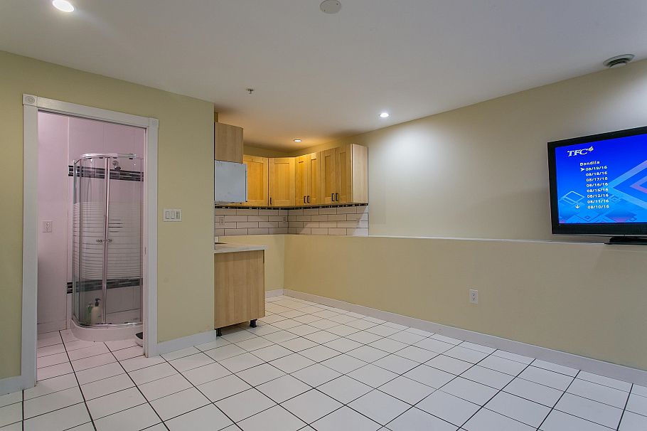 915 E 23rd Avenue Vancouver, BC - 25