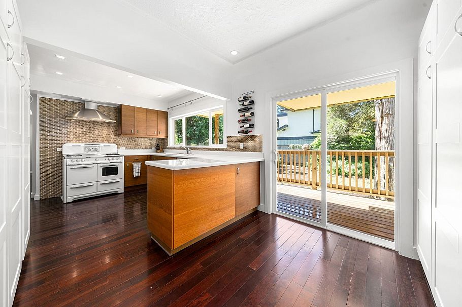 2195 Cortell Street North Vancouver, BC - 15