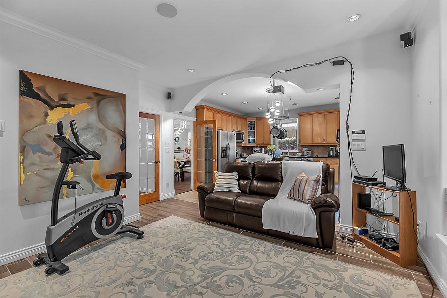 786 W 17th Street North Vancouver, BC - 15