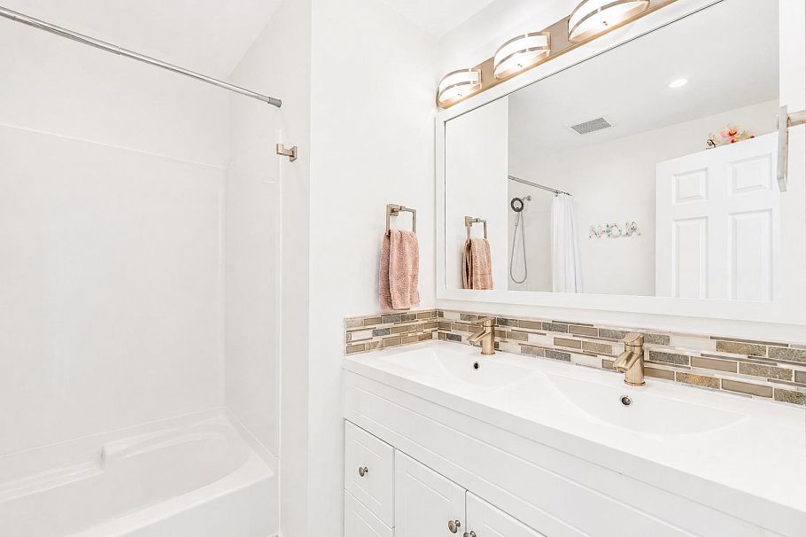 4072 Violet Street North Vancouver, BC - 21