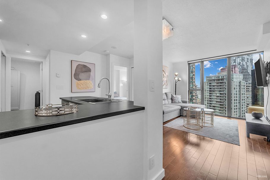 2106 1331 W Georgia Street Vancouver, BC - 10