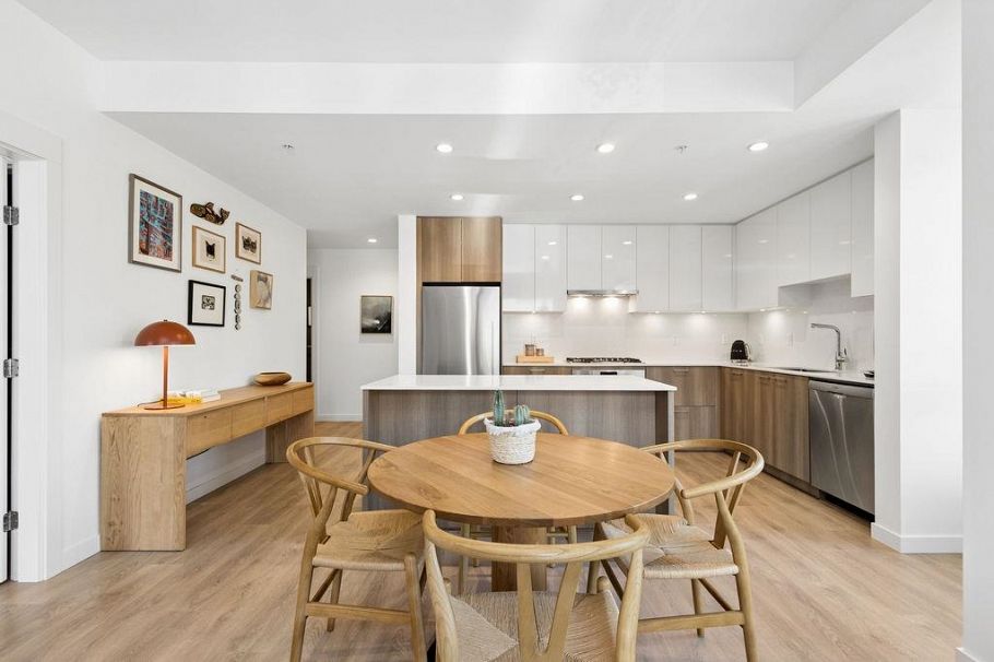 107 715 W 15th Street North Vancouver, BC - 10