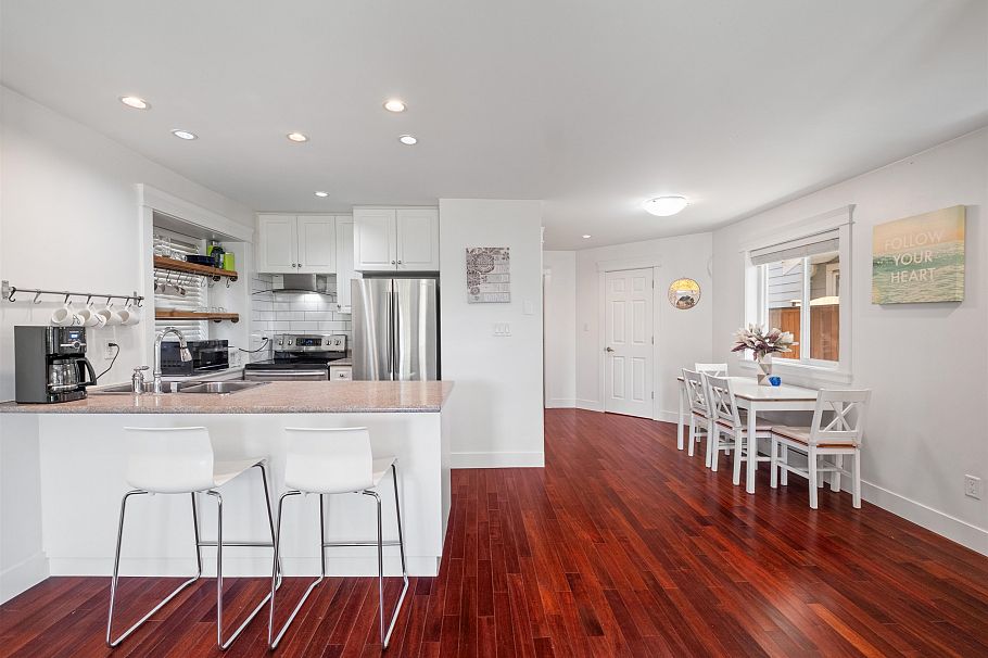 318 W 18th Street North Vancouver, BC - 23