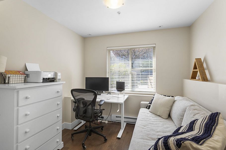 8 3025 Baird Road North Vancouver, BC - 34